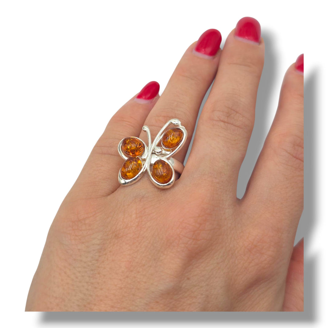 Anello farfalla di ambra montato in argento