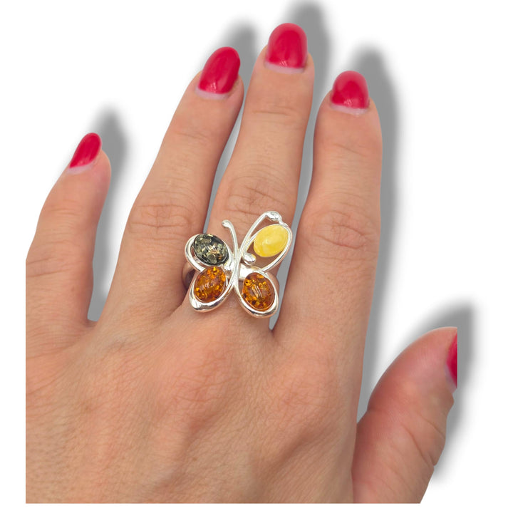 Anello farfalla di ambra montato in argento