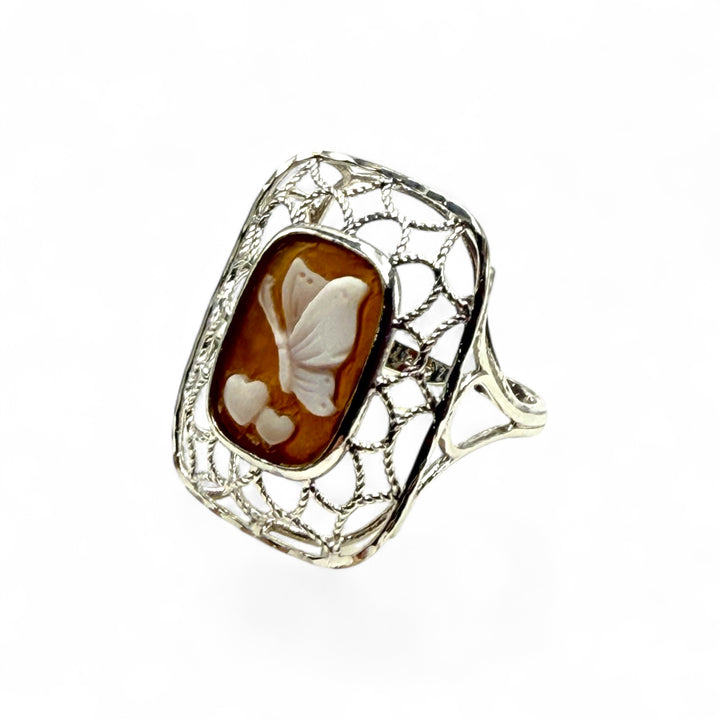 Anello farfalla in cammeo sardonico montato in argento, lavorazione filigrana