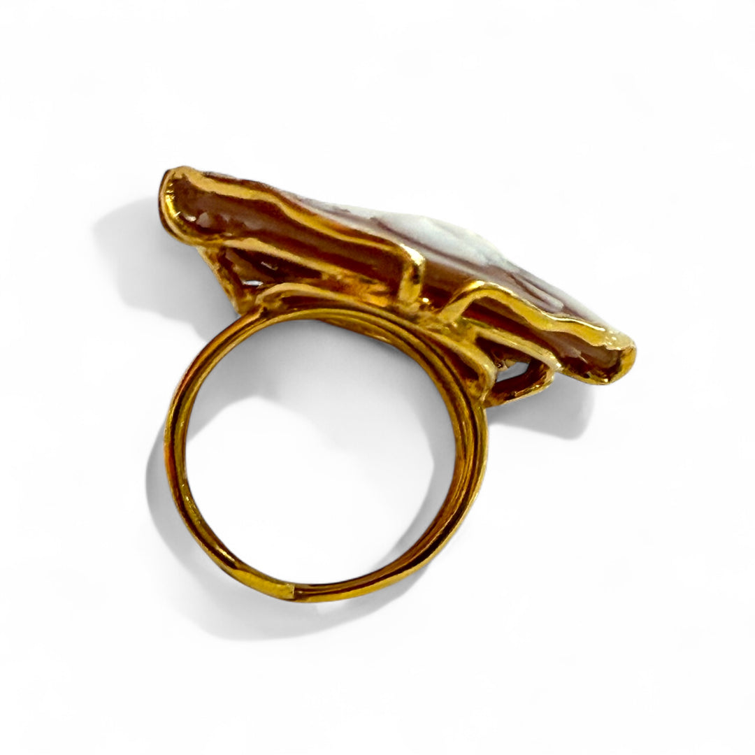 Anello fata dei fiori di cammeo sardonico montato in argento dorato