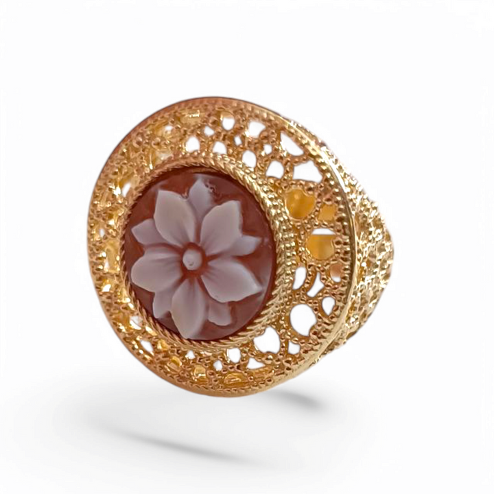 "Flower" ring in sardonyx cameo mounted on filigree silver
