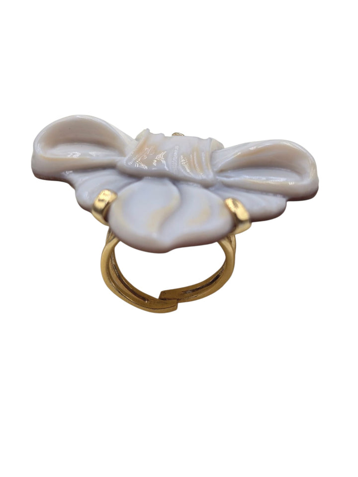 Sardonic cameo bow ring mounted on silver