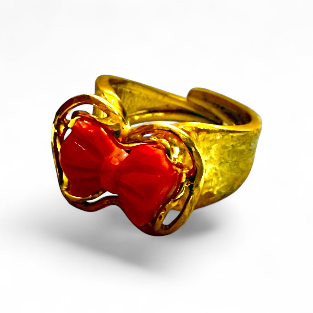 Anello fiocco di corallo Cerasuolo montato in argento