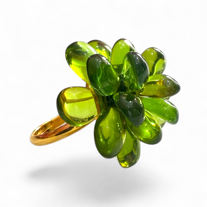 Anello fiore Ambra verde montato in argento dorato