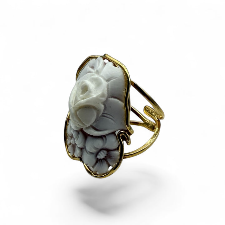Anello “rosa” di cammeo montato in argento