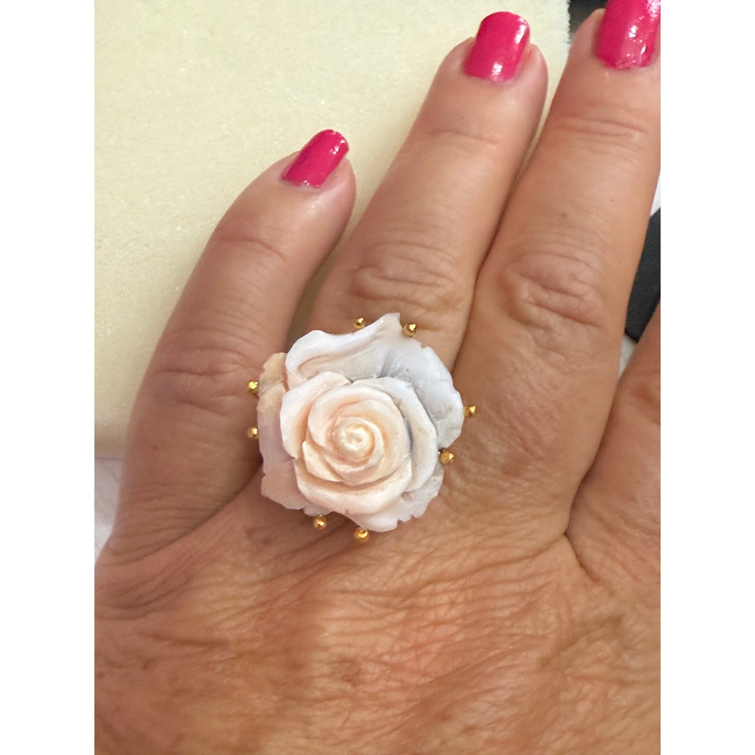 Anello fiore di cammeo sardonico montato in argento