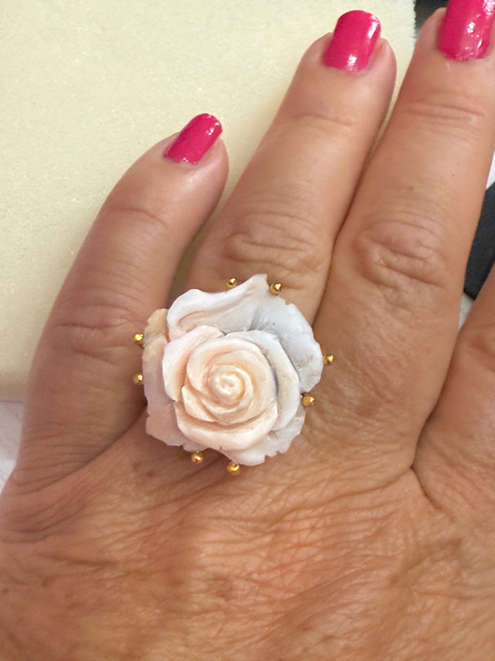 Anello fiore di cammeo sardonico montato in argento