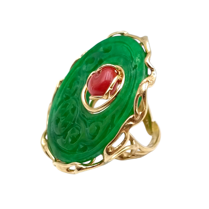 "Round" ring in jade and coral mounted on silver