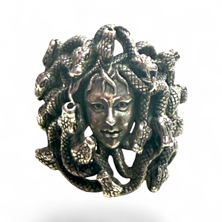 Anello “gorgonia medusa” in argento brunito