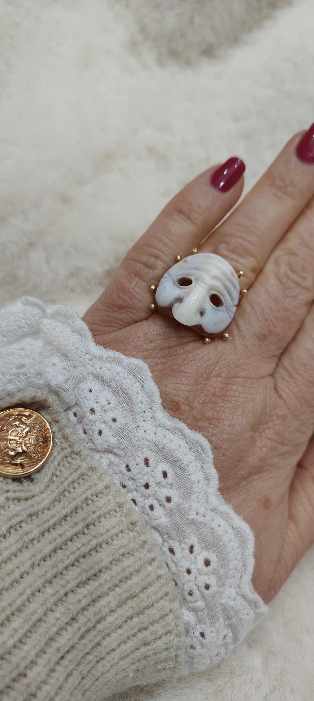 Anello maschera napoletana, Pulcinella, in cammeo e montato su argento Lucia Vitiello Gioielli di Napoli