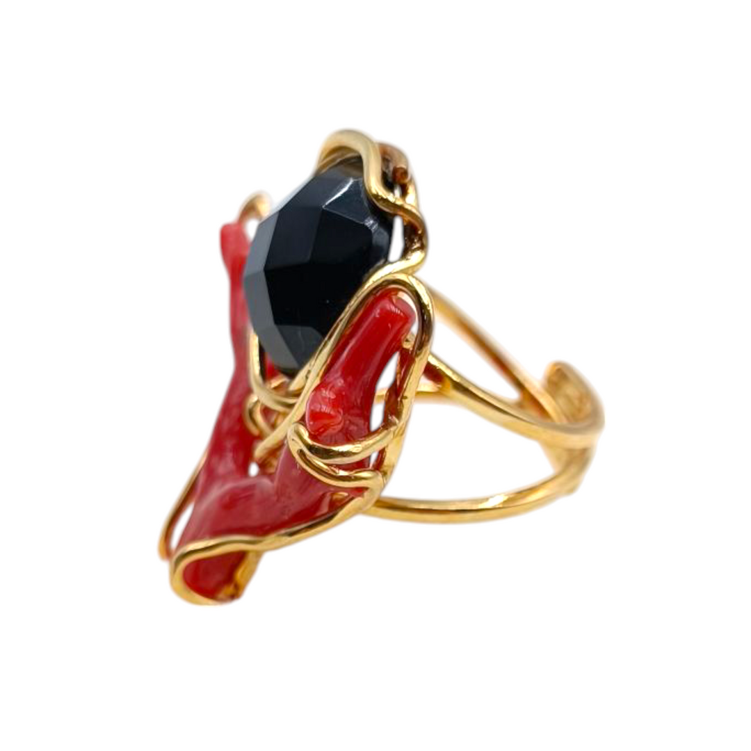 Anello ramo di corallo ed onice sfaccettato montato su argento