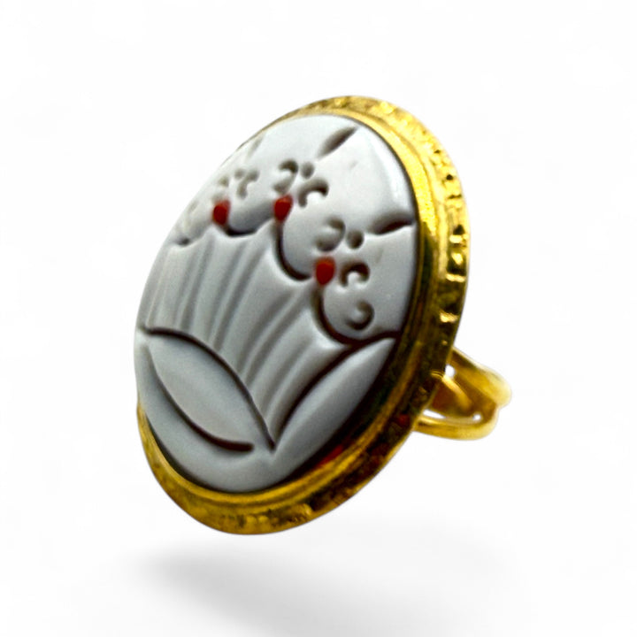 Anello “regina di cuori” di cammeo e corallo montato in argento