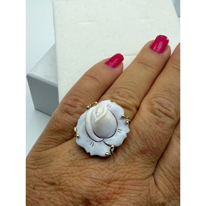 Anello “rosa” di cammeo montato in argento