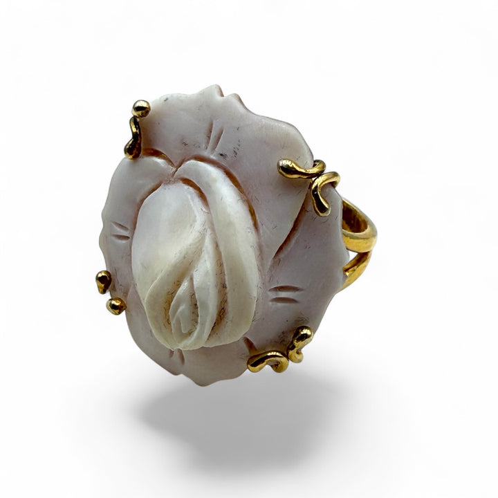 Anello “rosa” di cammeo montato in argento