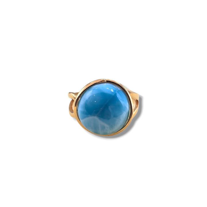 Anello rotondo Larimar montato in argento dorato