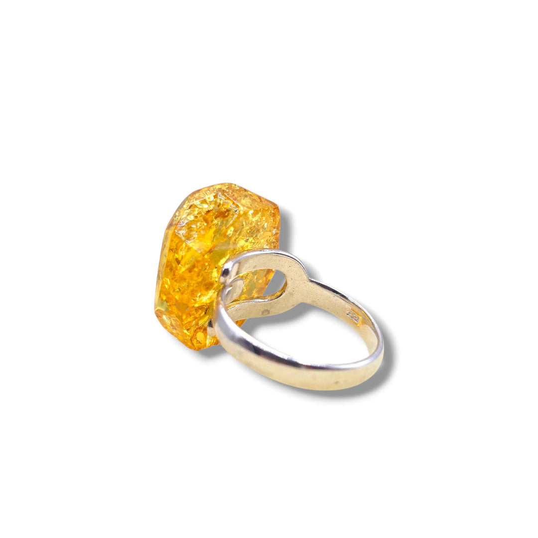 Anello sasso di ambra montato in argento