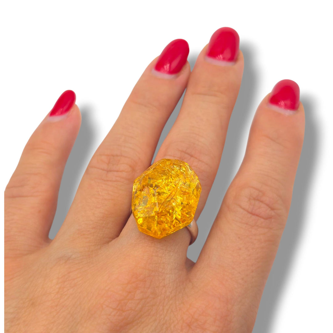 Anello sasso di ambra montato in argento