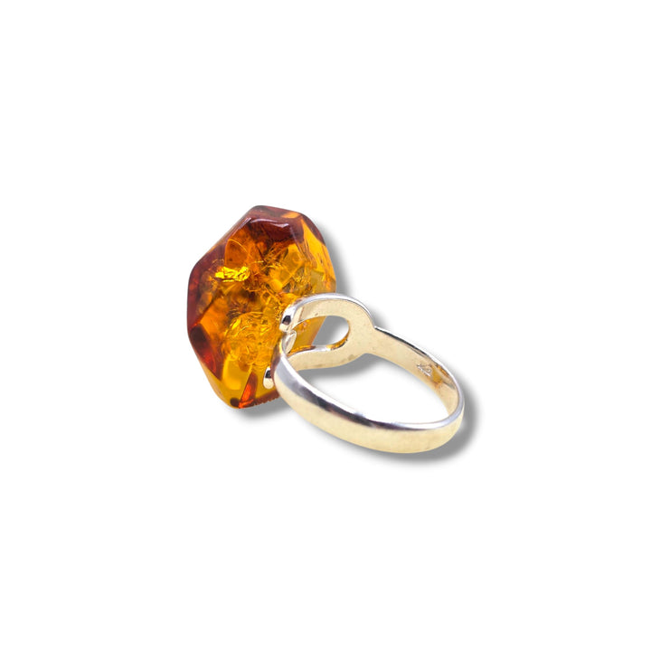 Anello sasso di ambra montato in argento