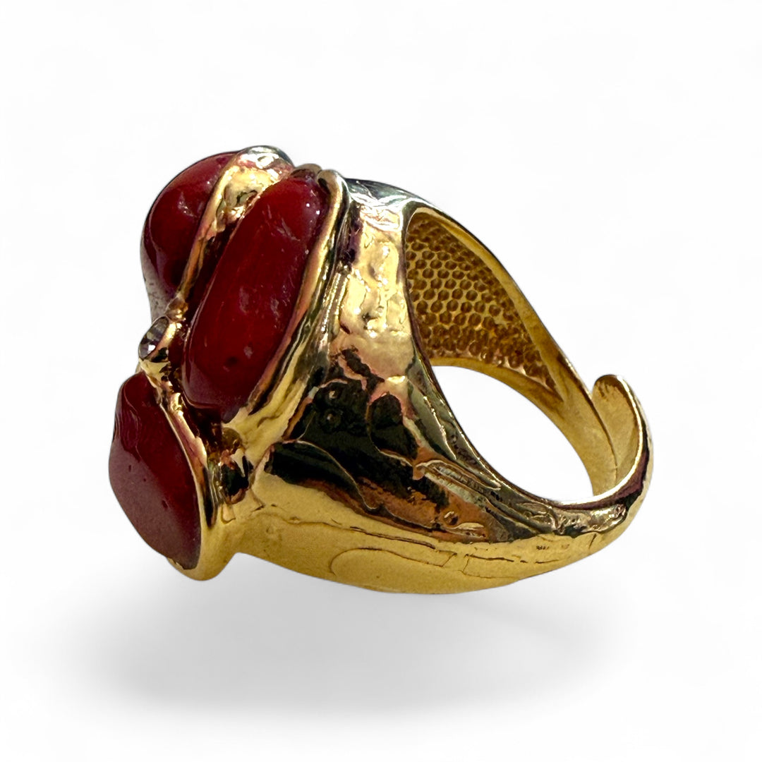 Anello tris di corallo rosso montato in argento