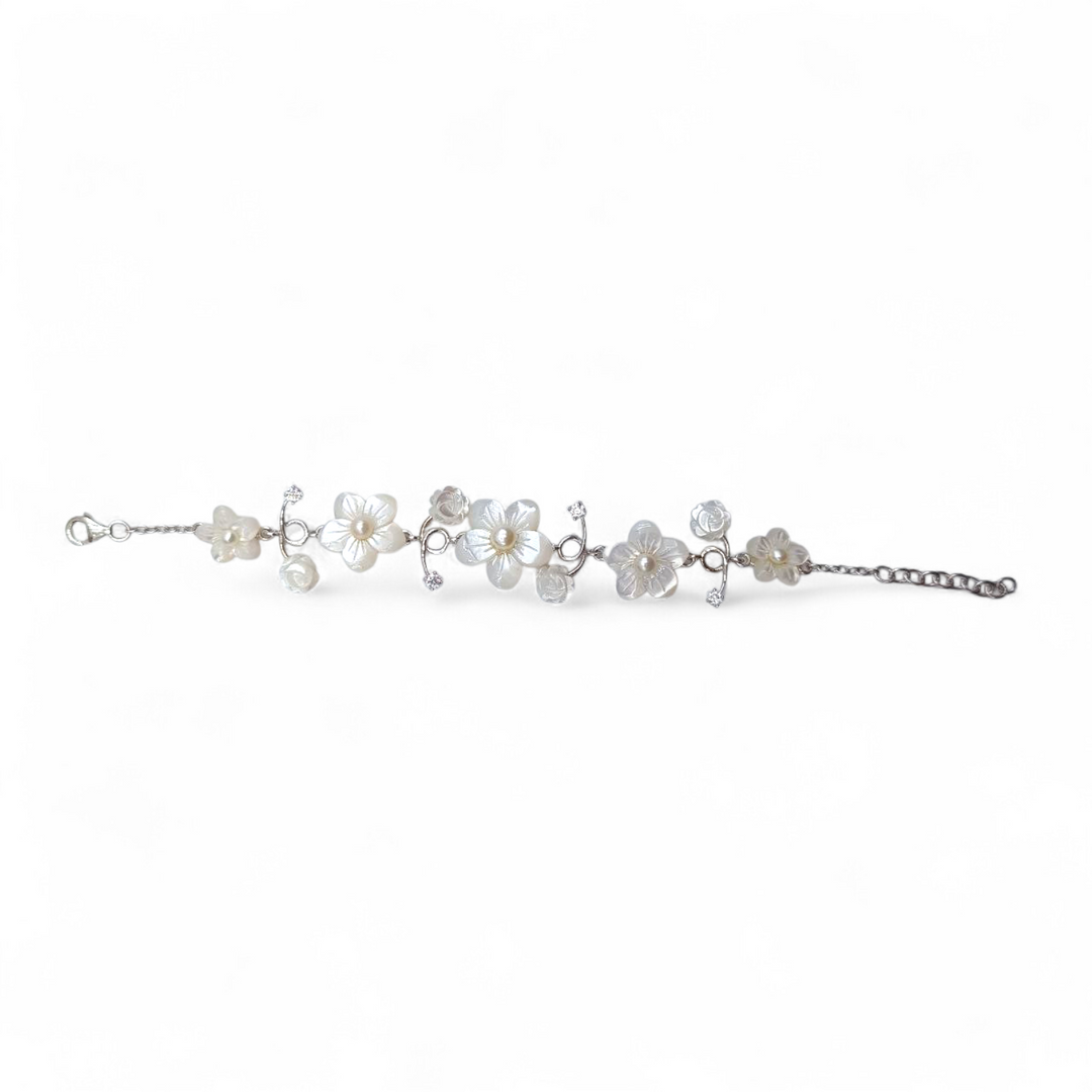 Bracciale con Fiori in Madreperla e Zirconi montato in Argento