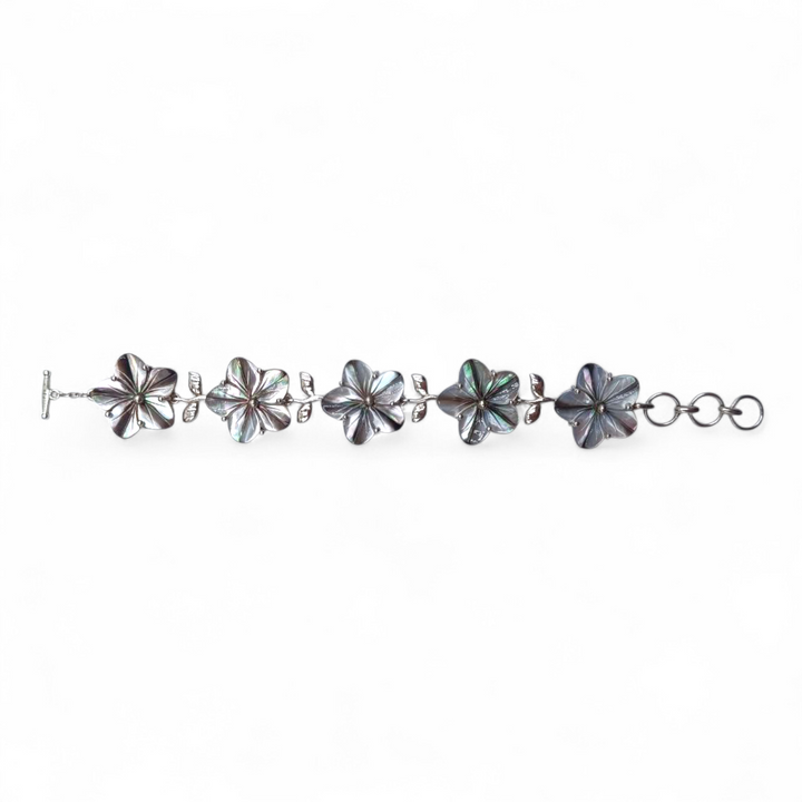 Bracciale con Fiori in Madreperla nera montato in Argento