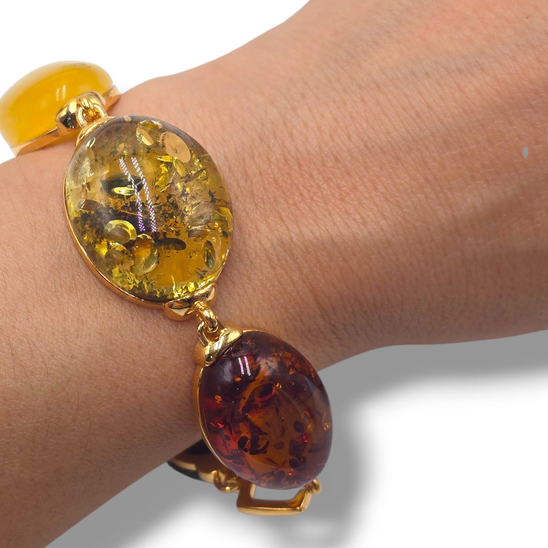 Bracciale quadrato di ambra multicolore montato in argento dorato