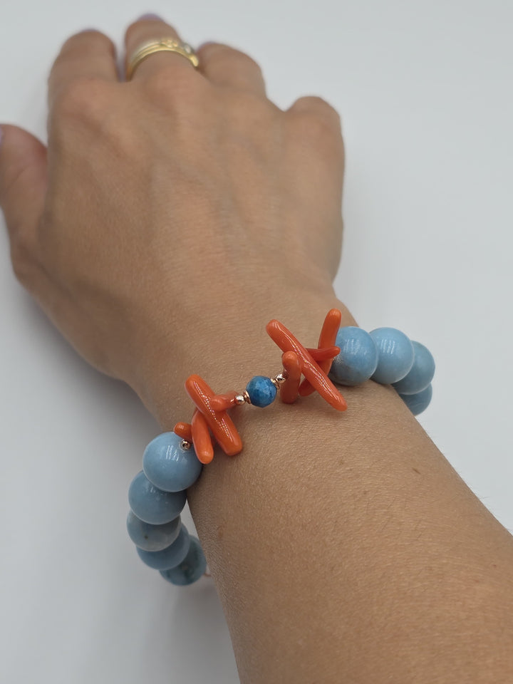 Bracciale di corallo e larimar montato in argento ramato