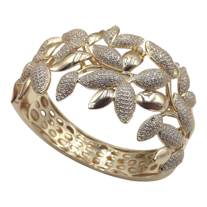 Precious leaf bracelet mounted on bronze