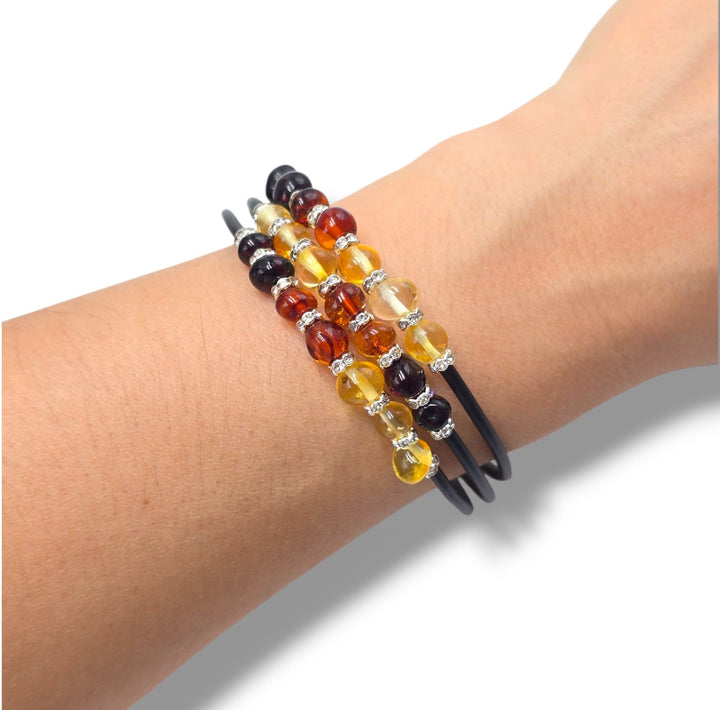 Bracciale “tre in uno” di ambra multicolor montato in caucciù e acciaio