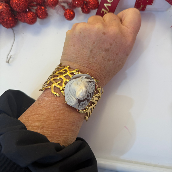 Bracciale Unicorno di Cammeo montato in Argento Dorato