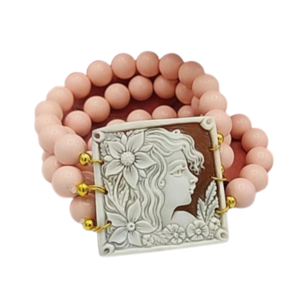 Bracciali dea del sogno in cammeo montati su perle maiorca Lucia Vitiello Gioielli di Napoli