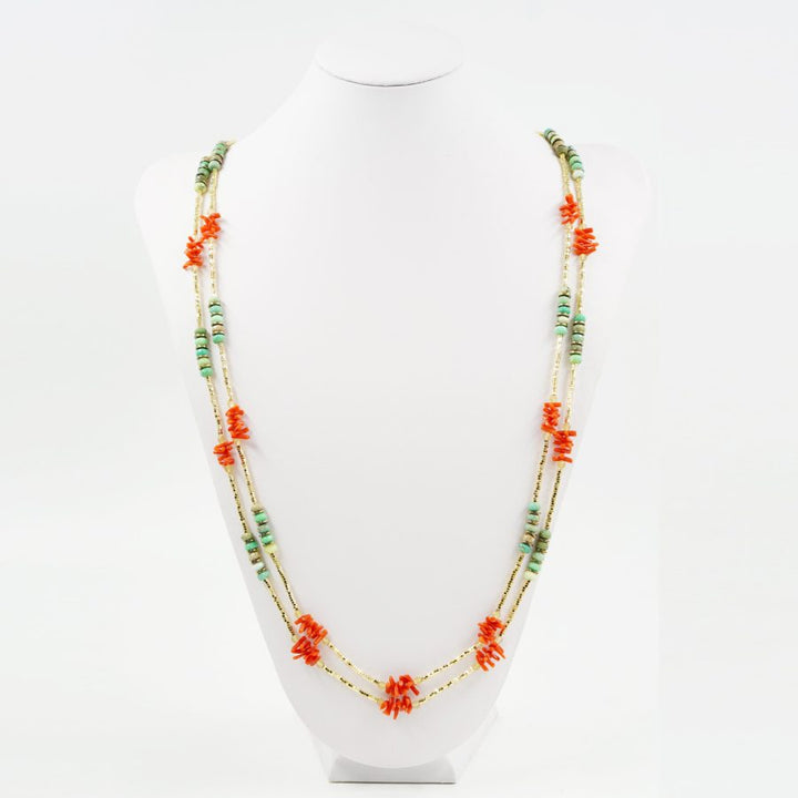 Collana multifilo in corallo montata su apatite gialla
