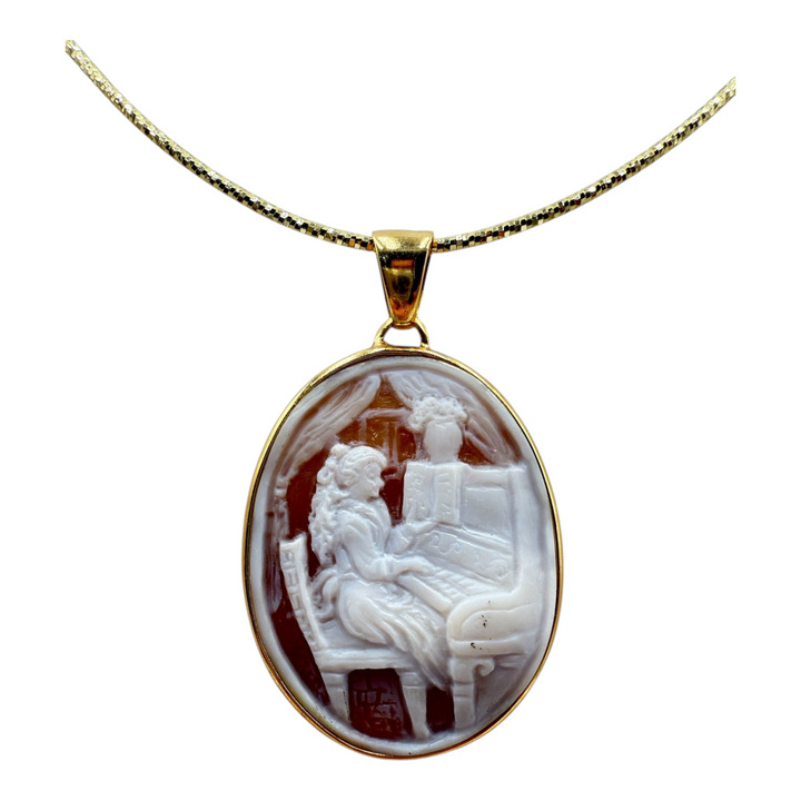 COLLANA CON CIONDOLO “DEA DELLA MUSICA” DI CAMMEO MONTATO IN ARGENTO DORATO