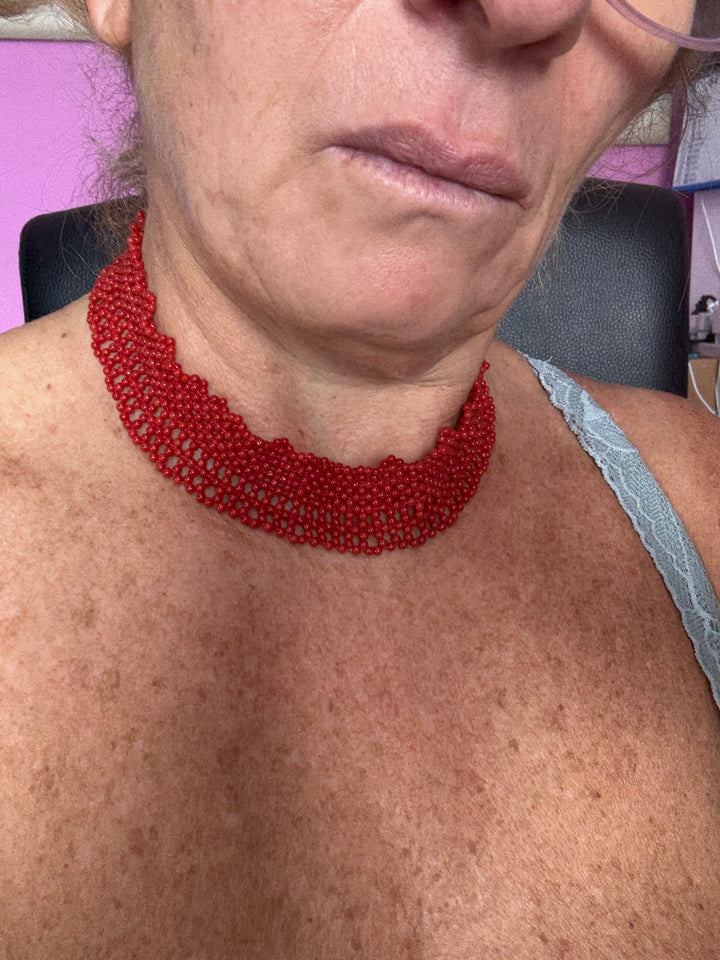 Collana di corallo rosso ricamata montato in argento