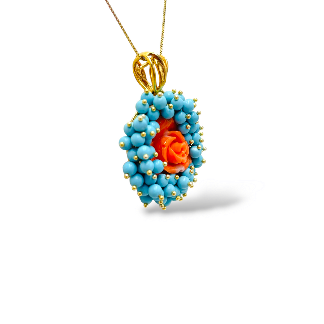 Collana ciondolo rosa in corallo montata in argento dorato
