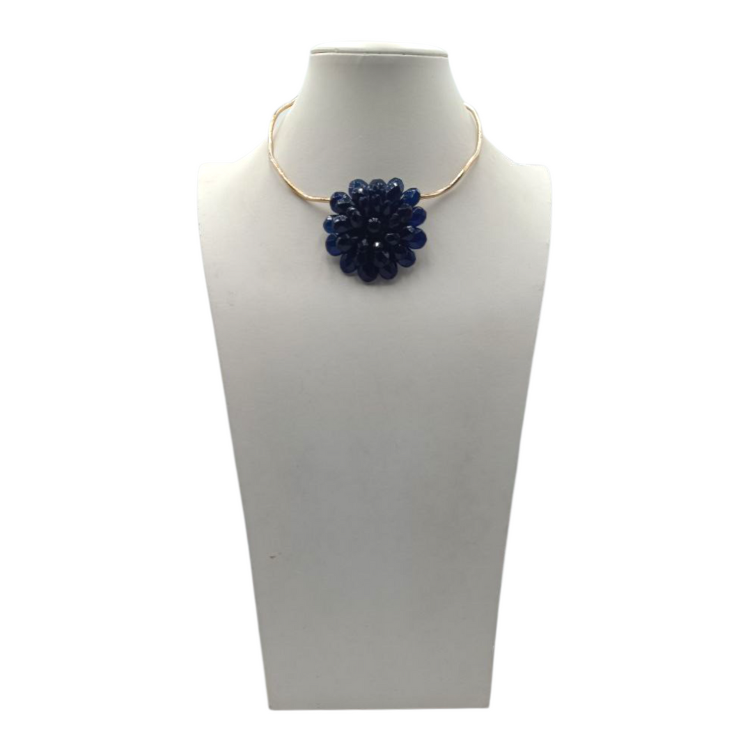Collier con Ciondoli Fiore di Ambra blu montati in Cotone