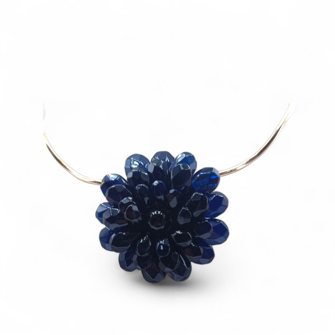 Collier con Ciondoli Fiore di Ambra blu montati in Cotone