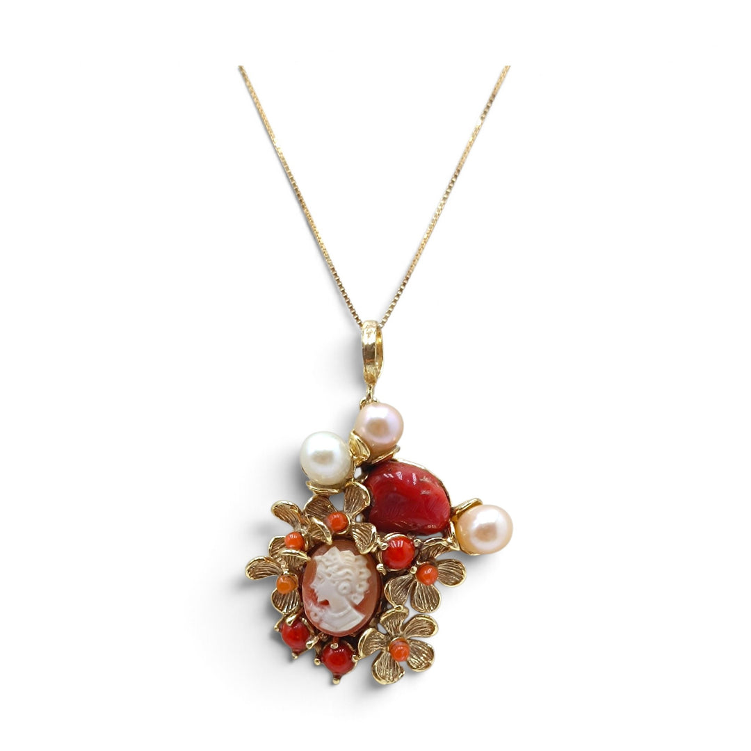 Ciondolo Dama di Cammeo, Corallo e Perle montato in Bronzo