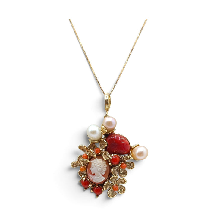 Ciondolo Dama di Cammeo, Corallo e Perle montato in Bronzo