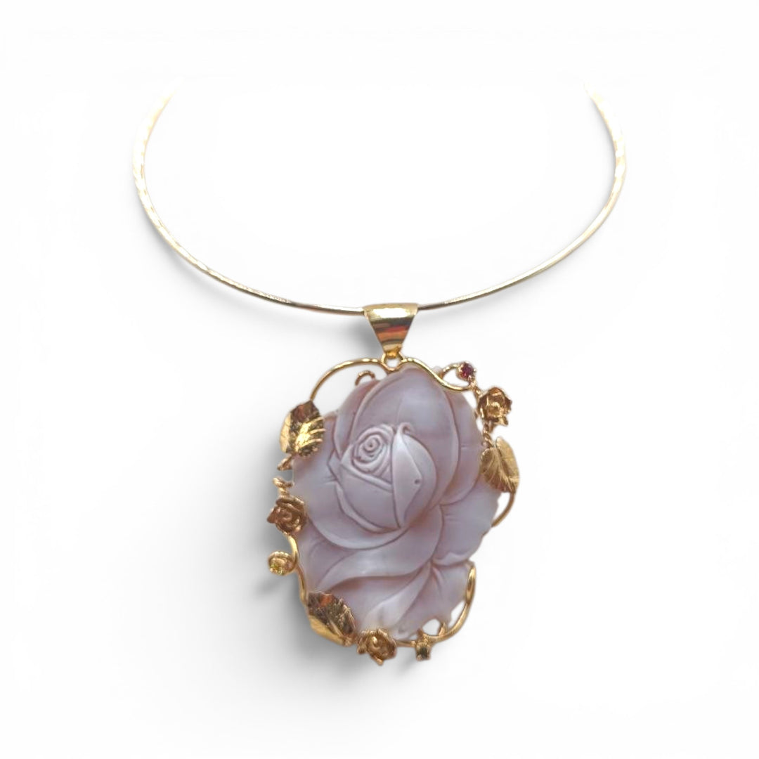 Ciondolo Fiore di Cammeo montato in Argento Dorato