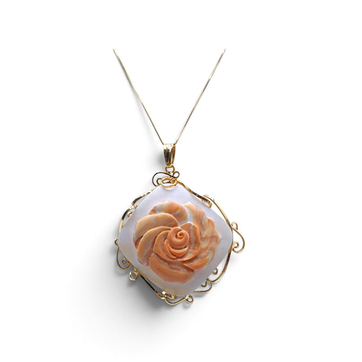 Ciondolo Fiore di Cammeo montato in Argento Dorato
