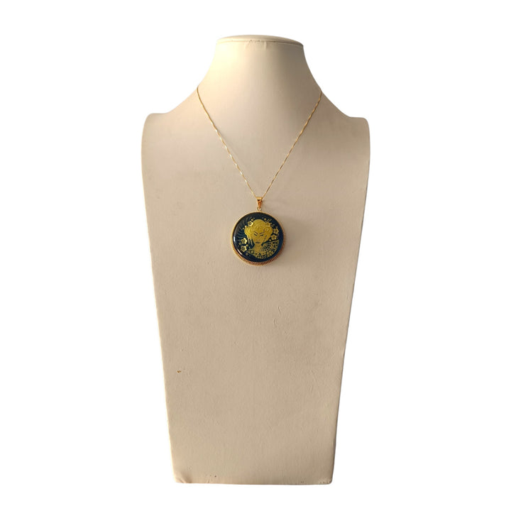 Ciondolo Geisha di Ambra montato in Argento Dorato