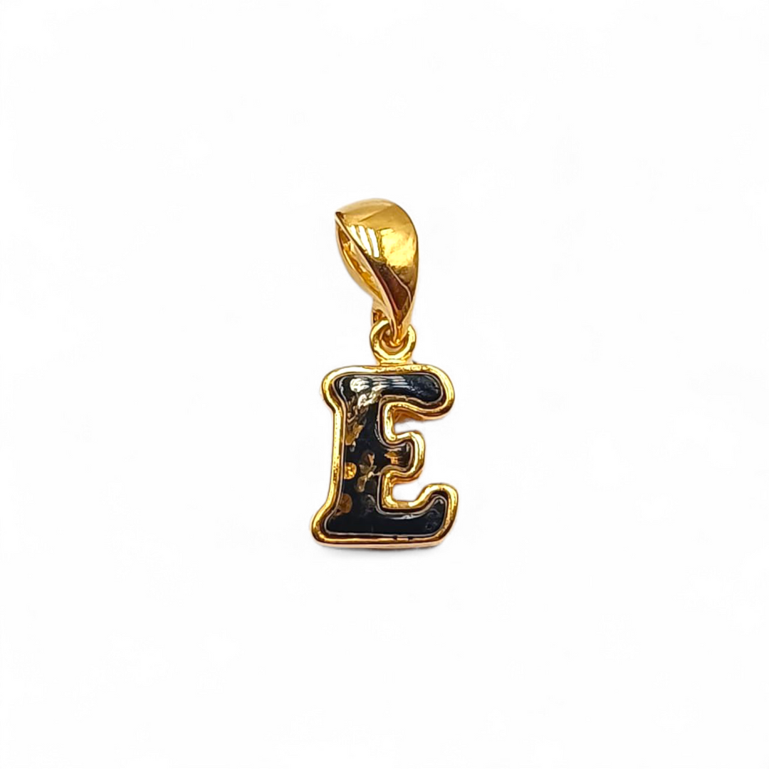 Iniziale Lettera E di Ambra montata in Argento Dorato