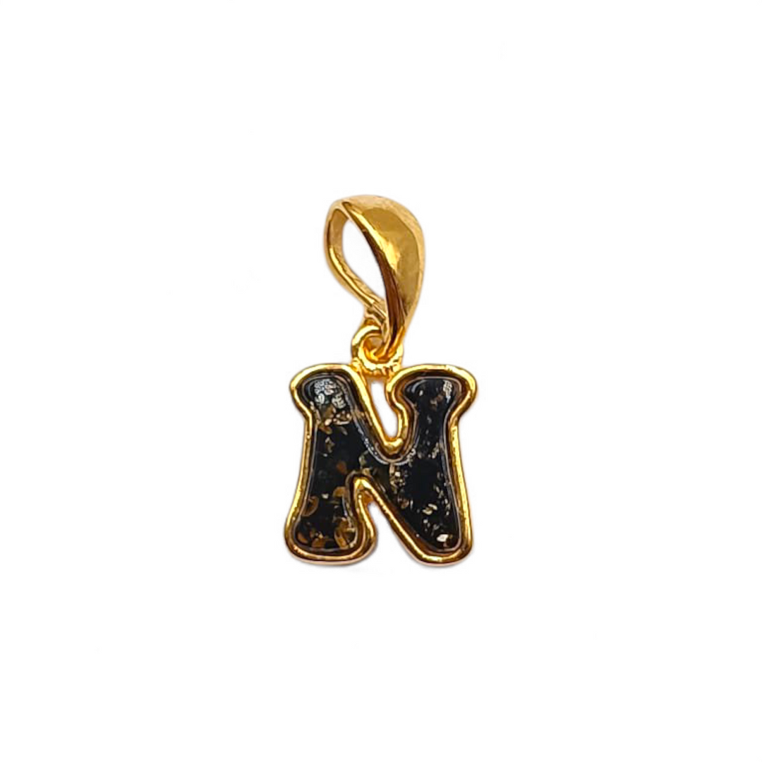 Iniziale Lettera N di Ambra montata in Argento Dorato