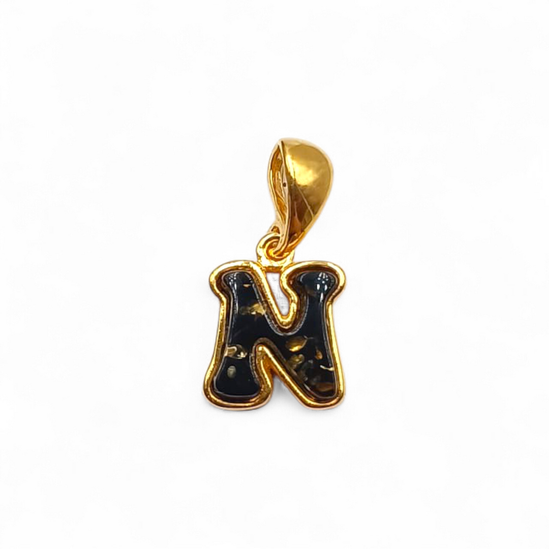 Iniziale Lettera N di Ambra montata in Argento Dorato
