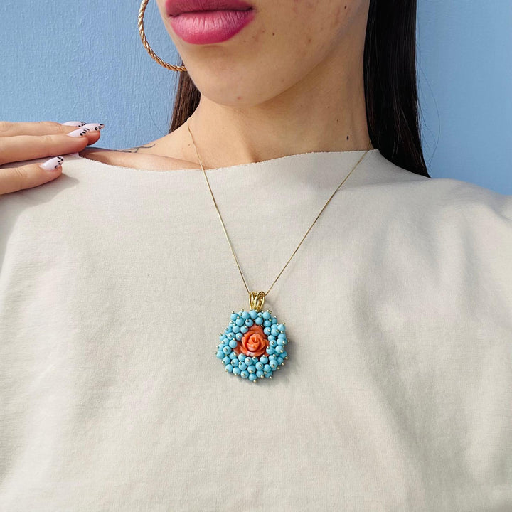 Collana ciondolo rosa in corallo montata in argento dorato