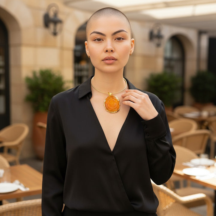 Collana ciondolo “rosa gialla” di ambra gialla montata in argento