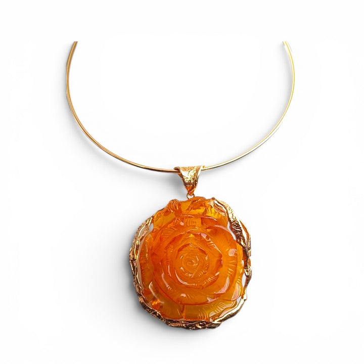 Collana ciondolo “rosa gialla” di ambra gialla montata in argento