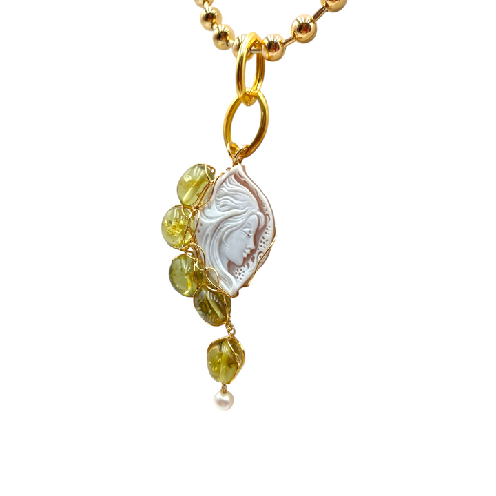 Pendant necklace "Cristina" in sardonic cameo mounted on silver and green amber