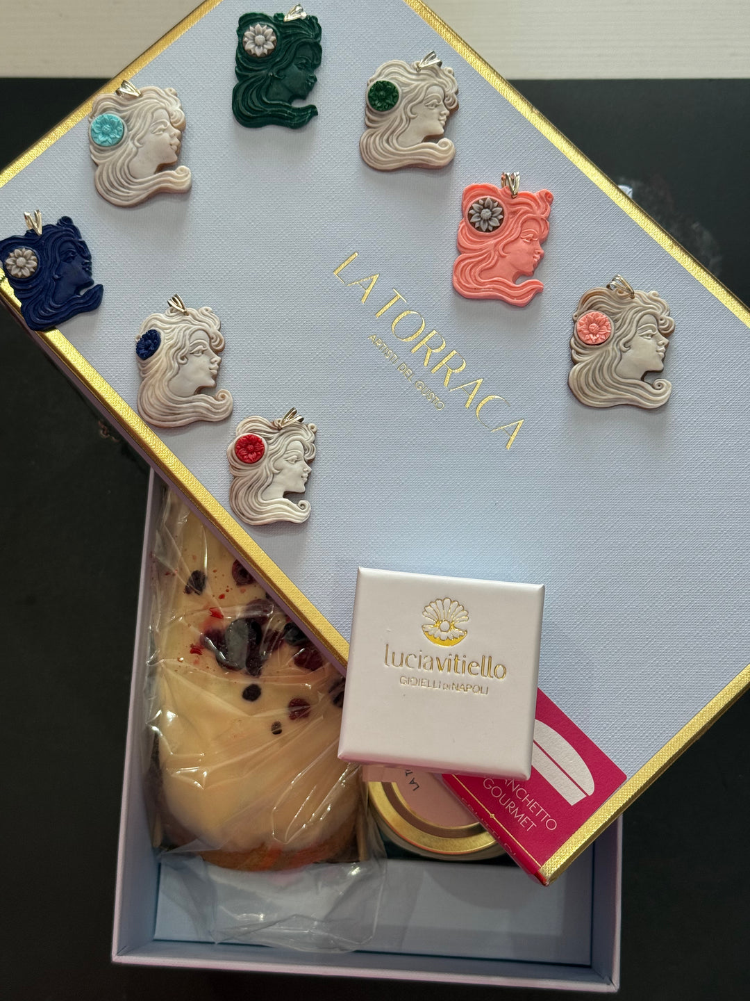 "La Natalina" pendant in cameo and paste mounted on silver